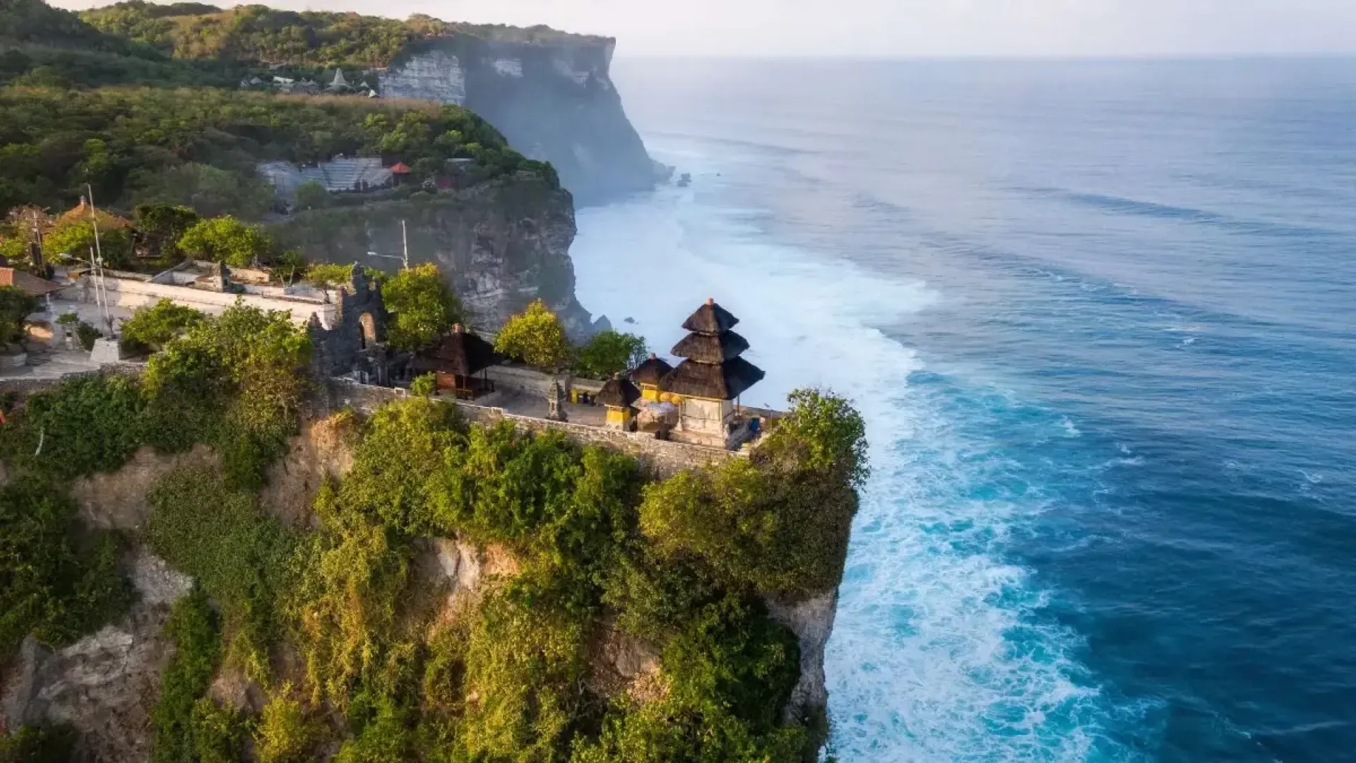 Discover Uluwatu Temple: Your First-Time Guide to Bali’s Cliffside Sanctuary